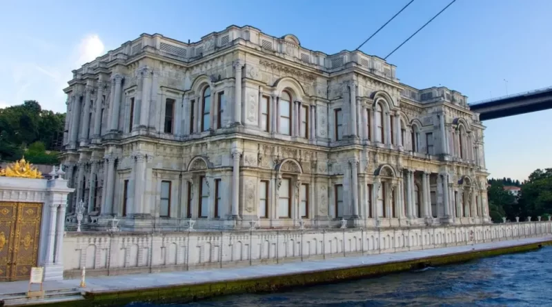 Beylerbeyi Sarayı, İstanbul'un en görkemli yapılarındandır.
