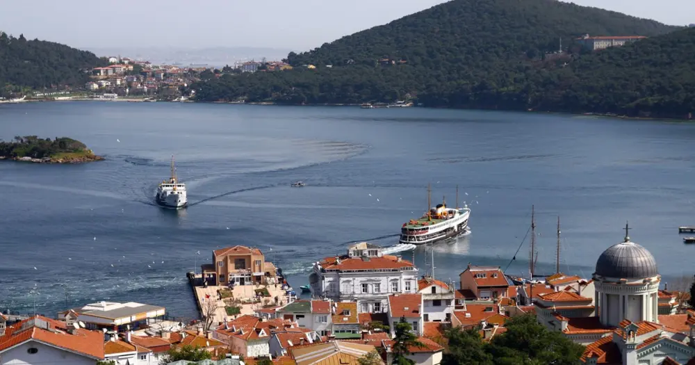 Büyükada Gezilecek Yerler listesi önemli mekanlarla dolu.