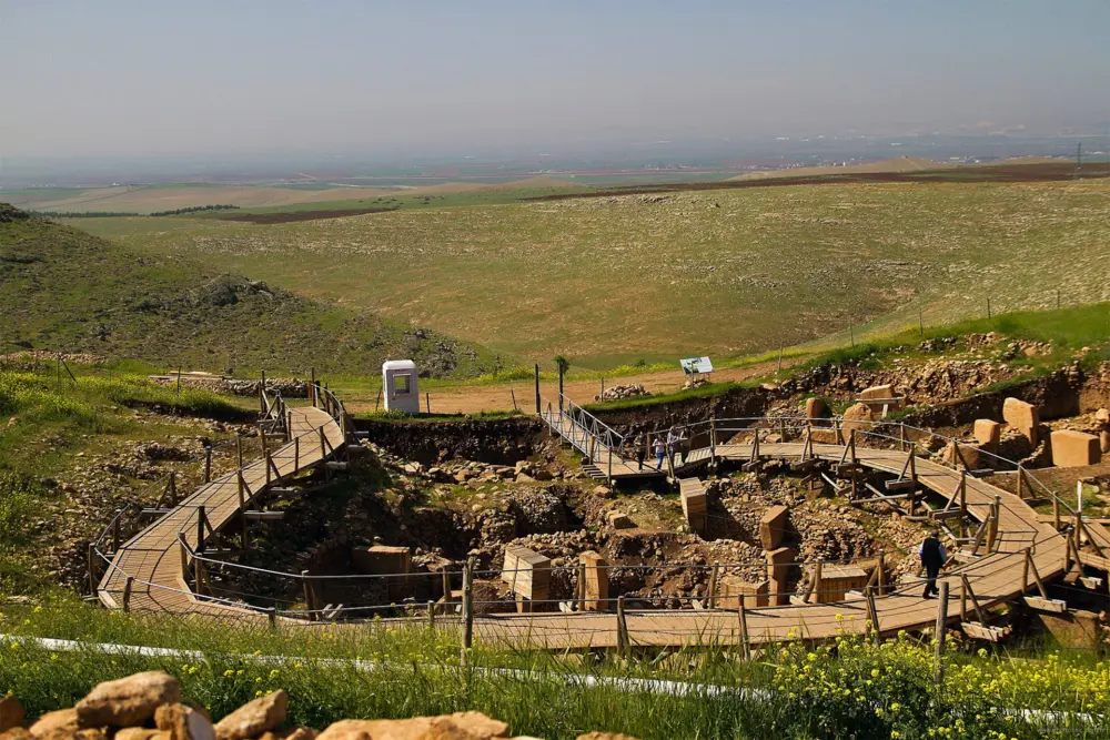 Göbeklitepe tarihin ilk ve en eski tapınağıdır.
