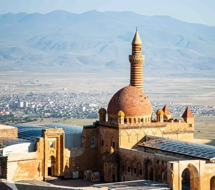İshak Paşa Sarayı, Ağrı'nın en görkemli yapısıdır.