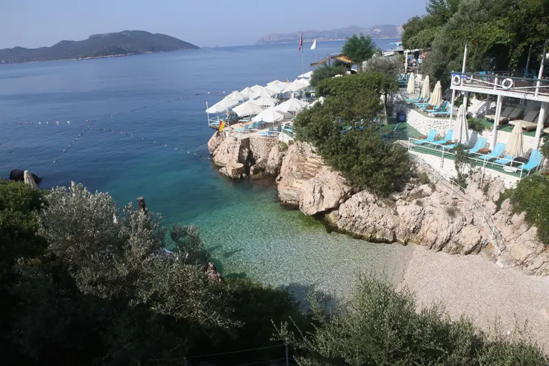 Küçük çakıl Plajı, Antalya'nın mavi bayraklı plajlarındandır.