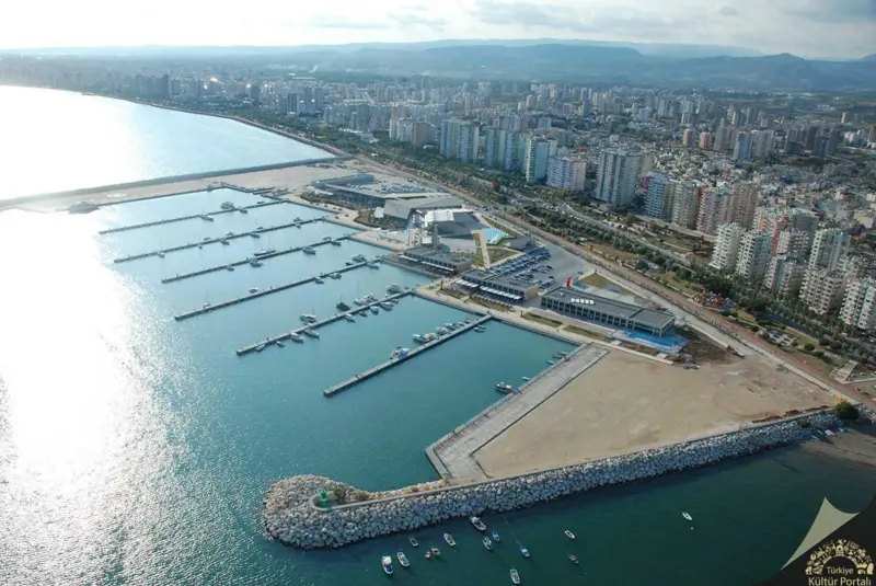 Mersin Marina, Türkiye'nin en büyük marinasıdır.