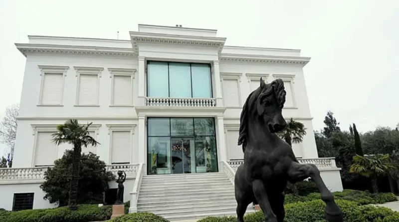 Sakıp Sabancı Müzesi, dünyaca ünlü eserlere ev sahipliği yapıyor.
