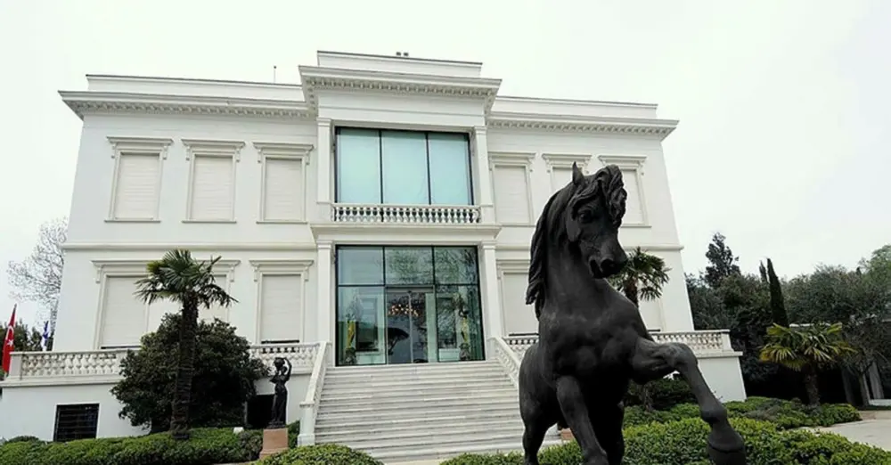 Sakıp Sabancı Müzesi, dünyaca ünlü eserlere ev sahipliği yapıyor.