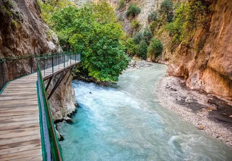 Saklıkent Kanyonu, Fethiye'nin doğal güzelliklerindendir.
